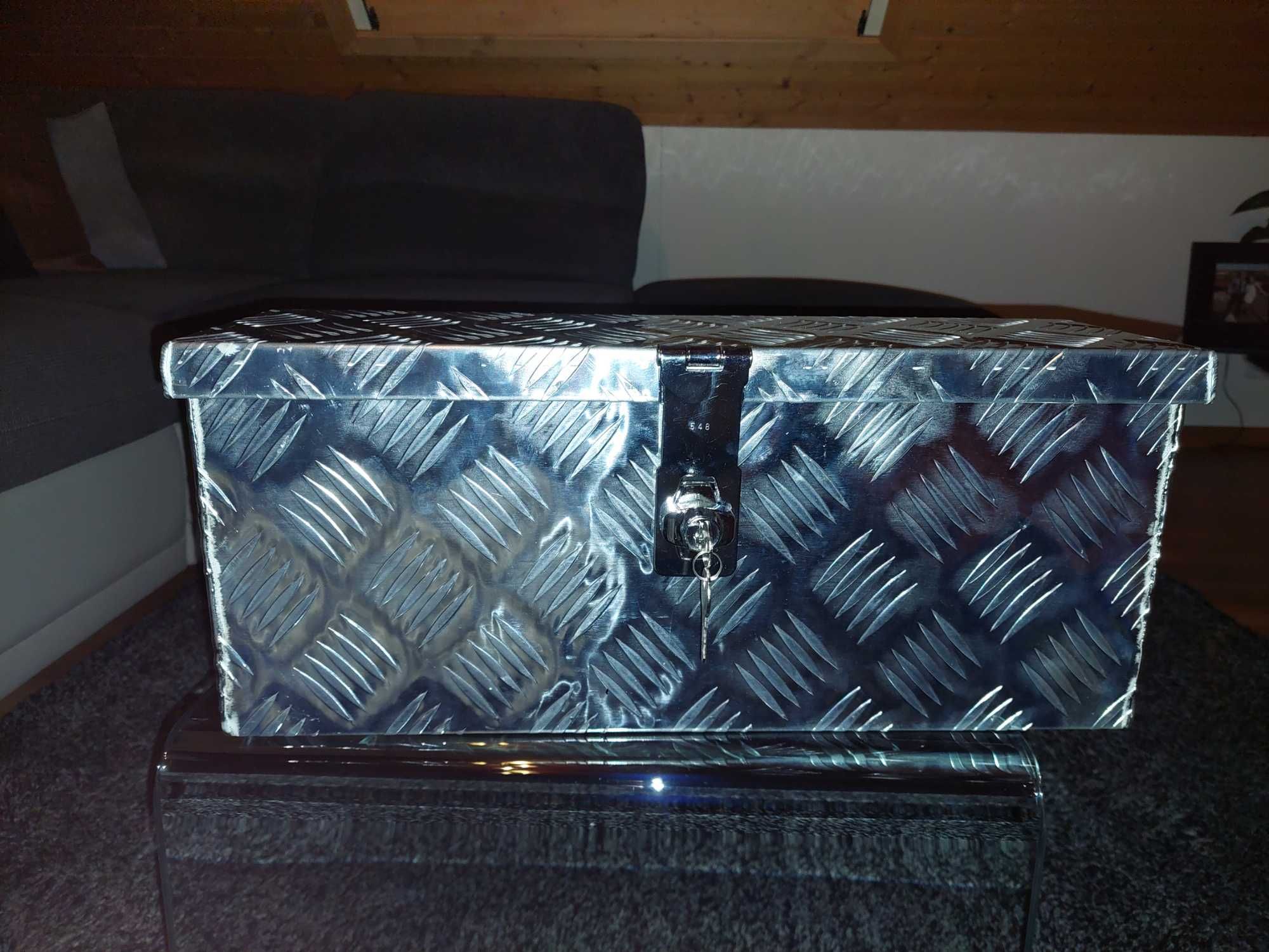 Caixa aluminio com fechadura chave