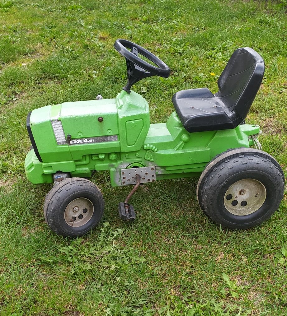 Traktor na pedały antyk