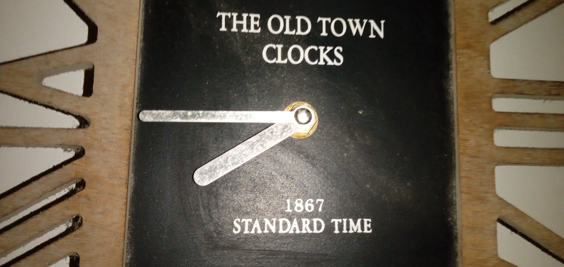 Que horas sao? Relogio Parede 1867 Standard Time9E-Base Vela5E Desde2E