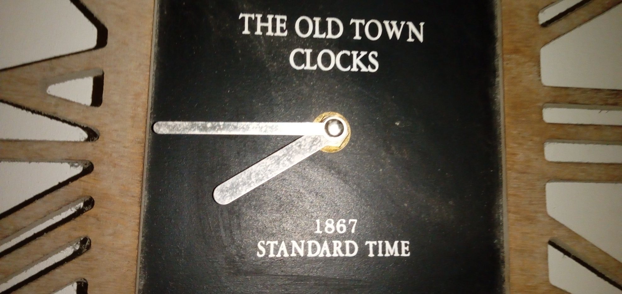 Que horas sao? Relogio Parede 1867 Standard Time15E-Base Vela5EDesde2E