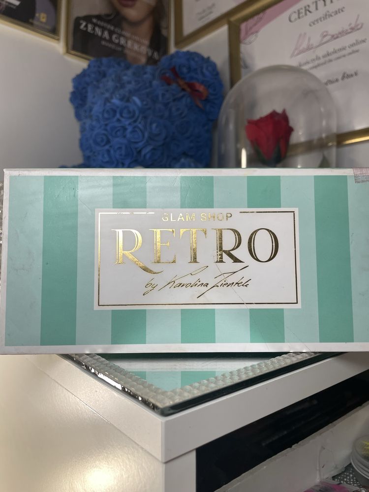 Cień Debbie z palety Glam Shop Retro