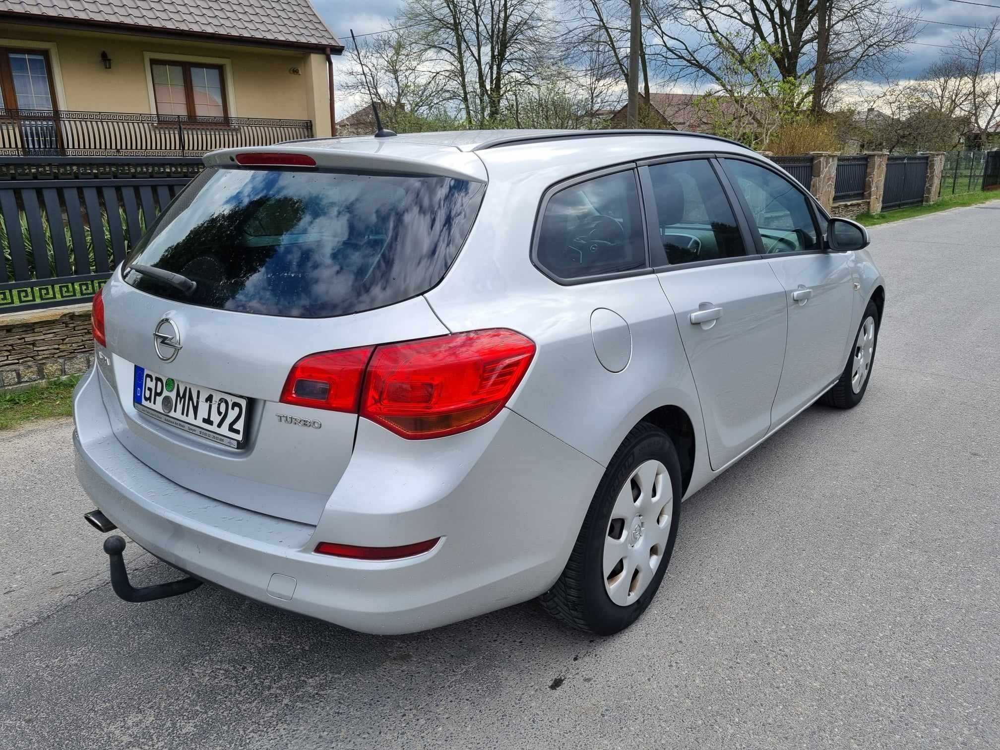 Opel Astra J    1.4 Turbo  140ps    6 biegów    2011r    171000km