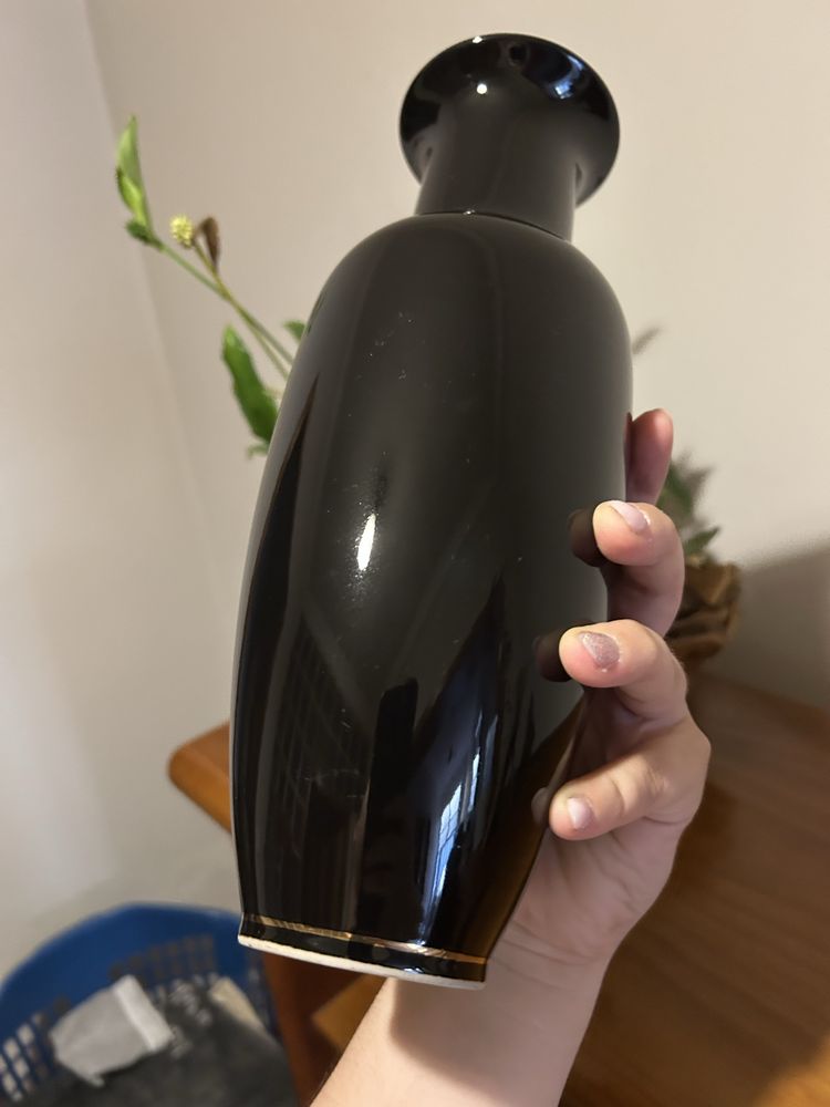Jarra japonesa preta