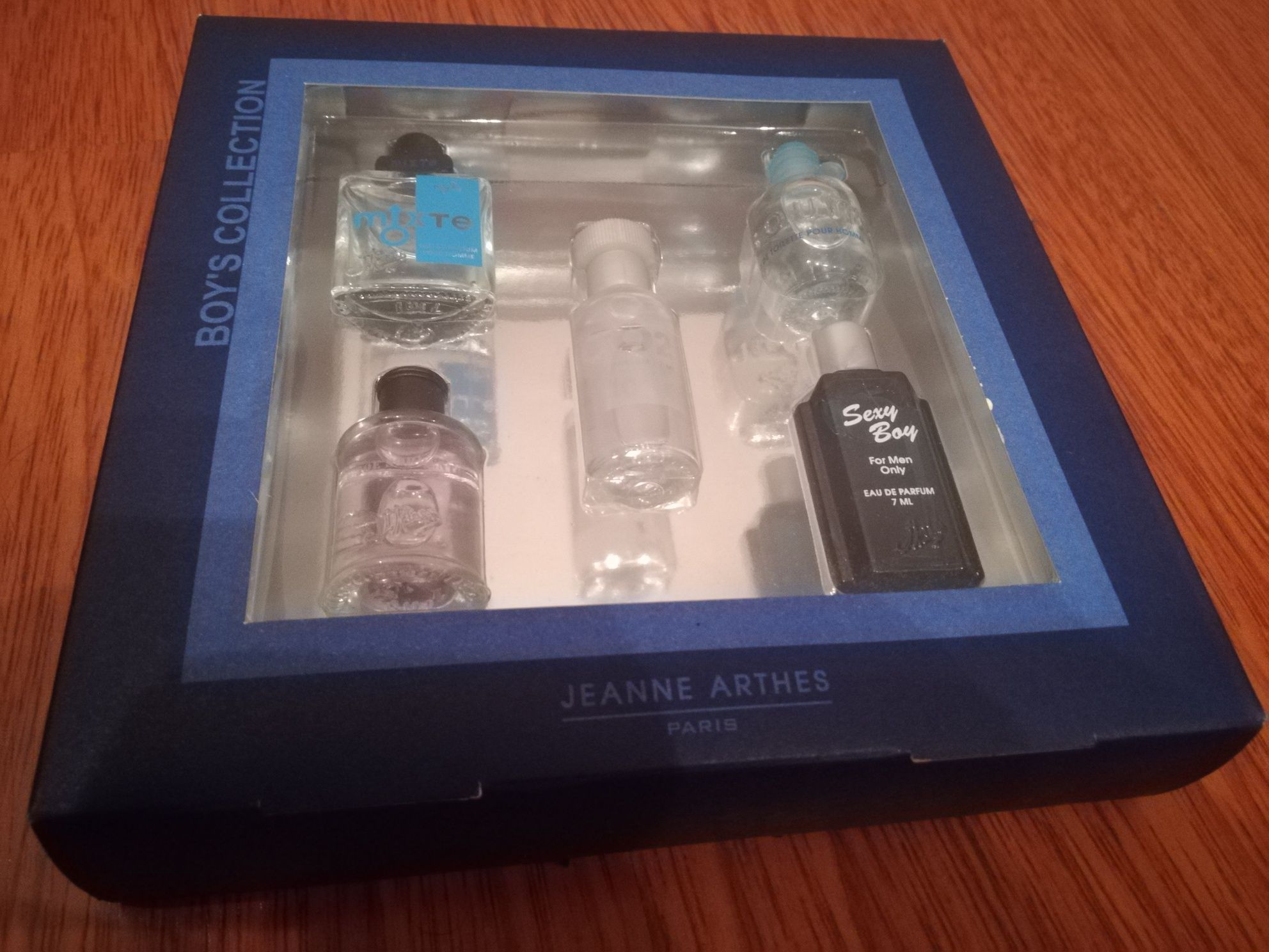 Conjunto de perfume e eau de toilette Jeanne Arthes boy's collection