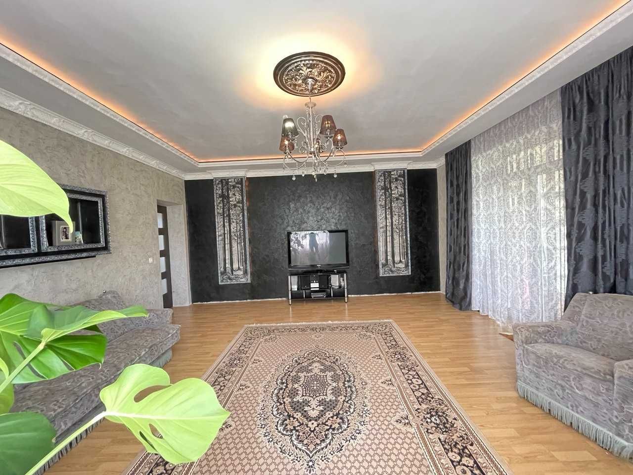 Продам гарний просторий будинок