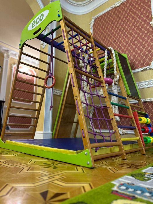 Дитячий розвиваючий спортивний комплекс.