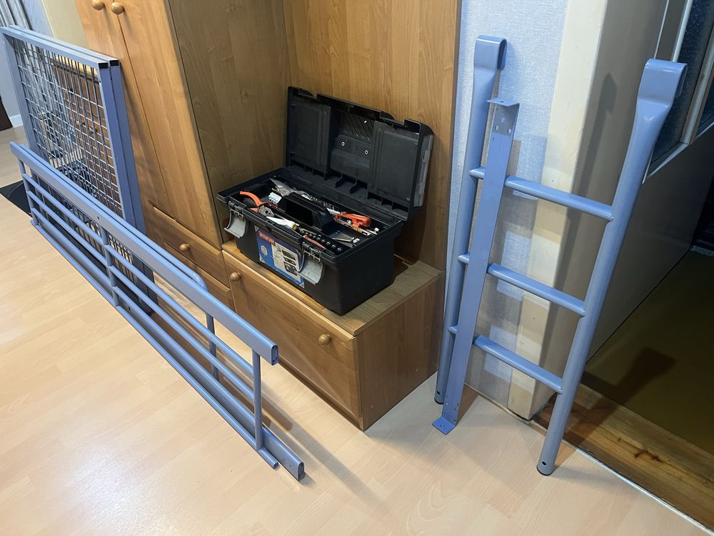 Łóżko piętrowe SVÄRTA IKEA stalowe używane niebieskie