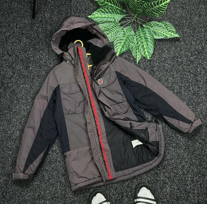 Пуховик Fjallraven Arcteryx женская размер M ( смотрите замеры )