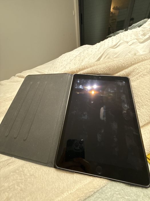 Ipad 10.2 praticamente novo