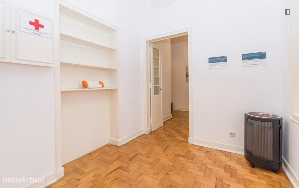 Quarto - localizado em Lapa Lisbon