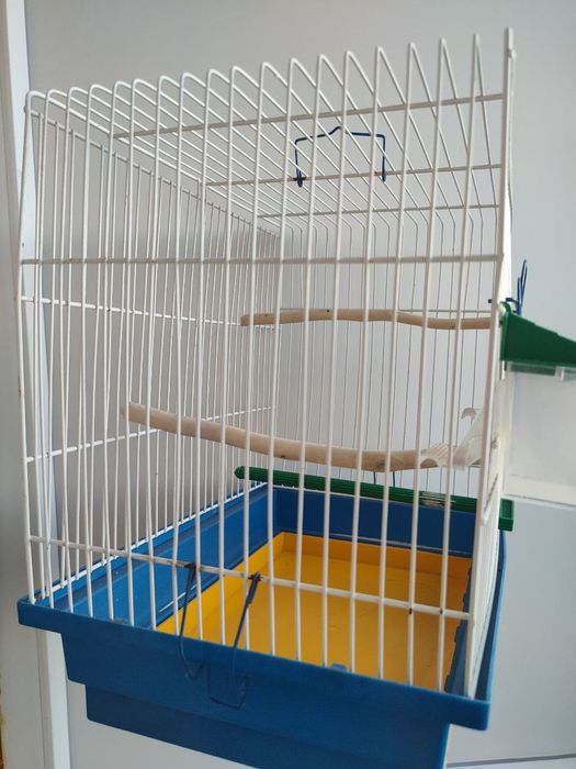 Продам клетки для домашних птиц .