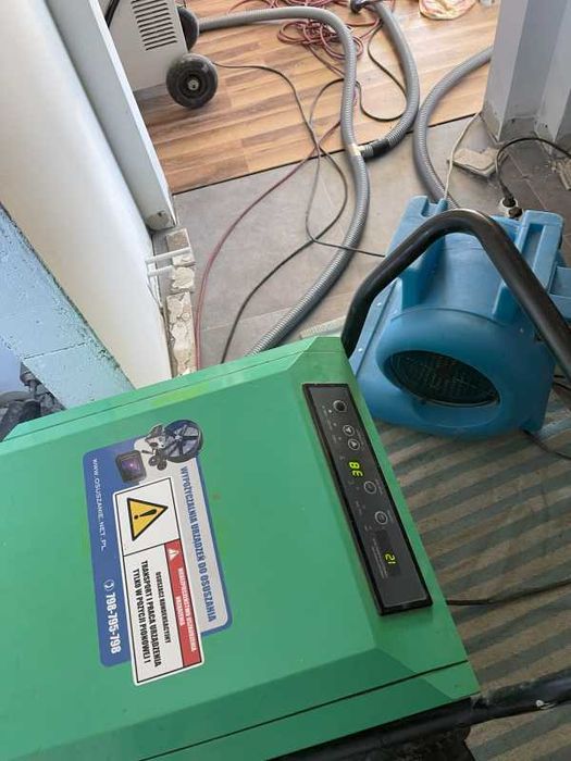 bezgotówkowe osuszanie po zalaniu, podposadzkowe wynajem osuszaczy