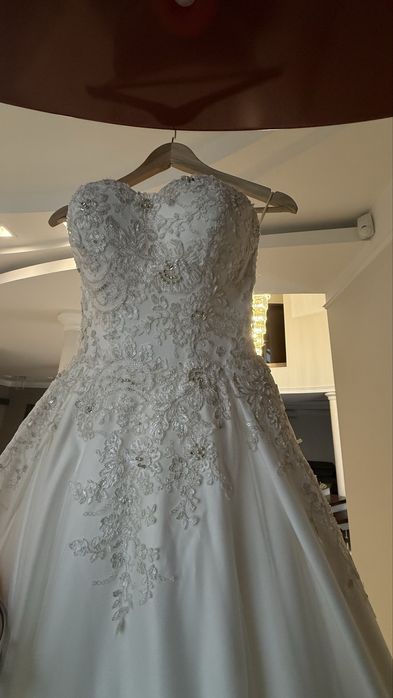 Весільна сукня в ідеальному стані, ручна робота.