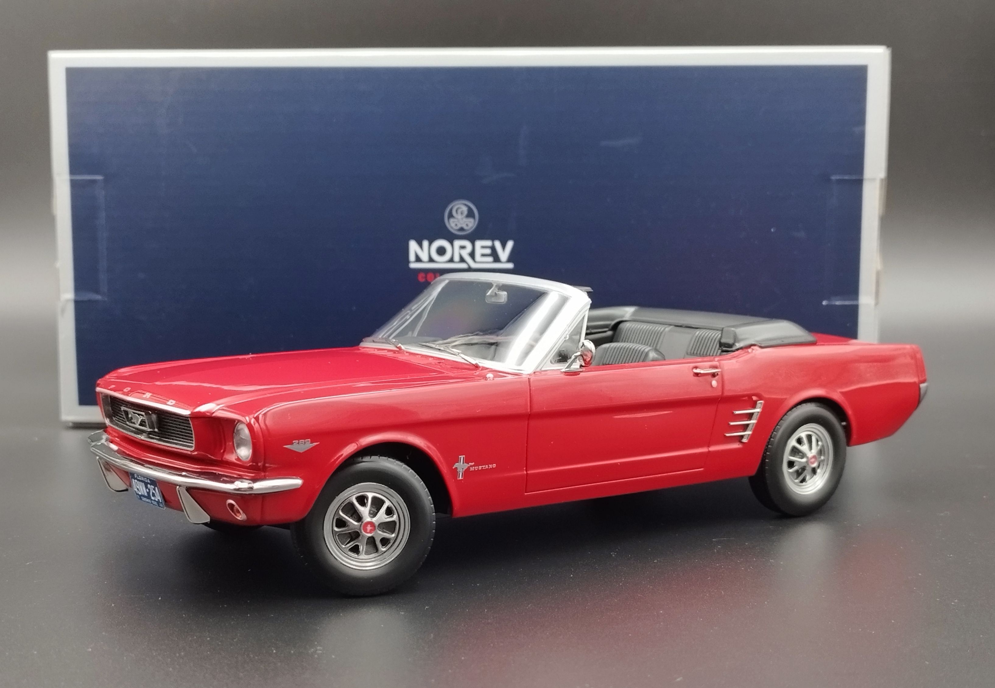 1:18 Norerv 1965 Ford Mustang Convertible red model nowy