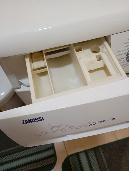 Терміново робоча велика пральна машина Zanussi ZWG 5145 пралка