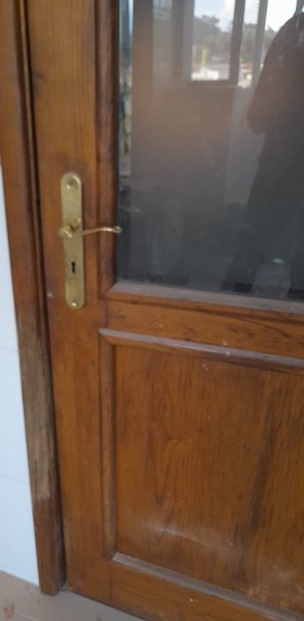 Portas de cozinha em madeira e em vidro