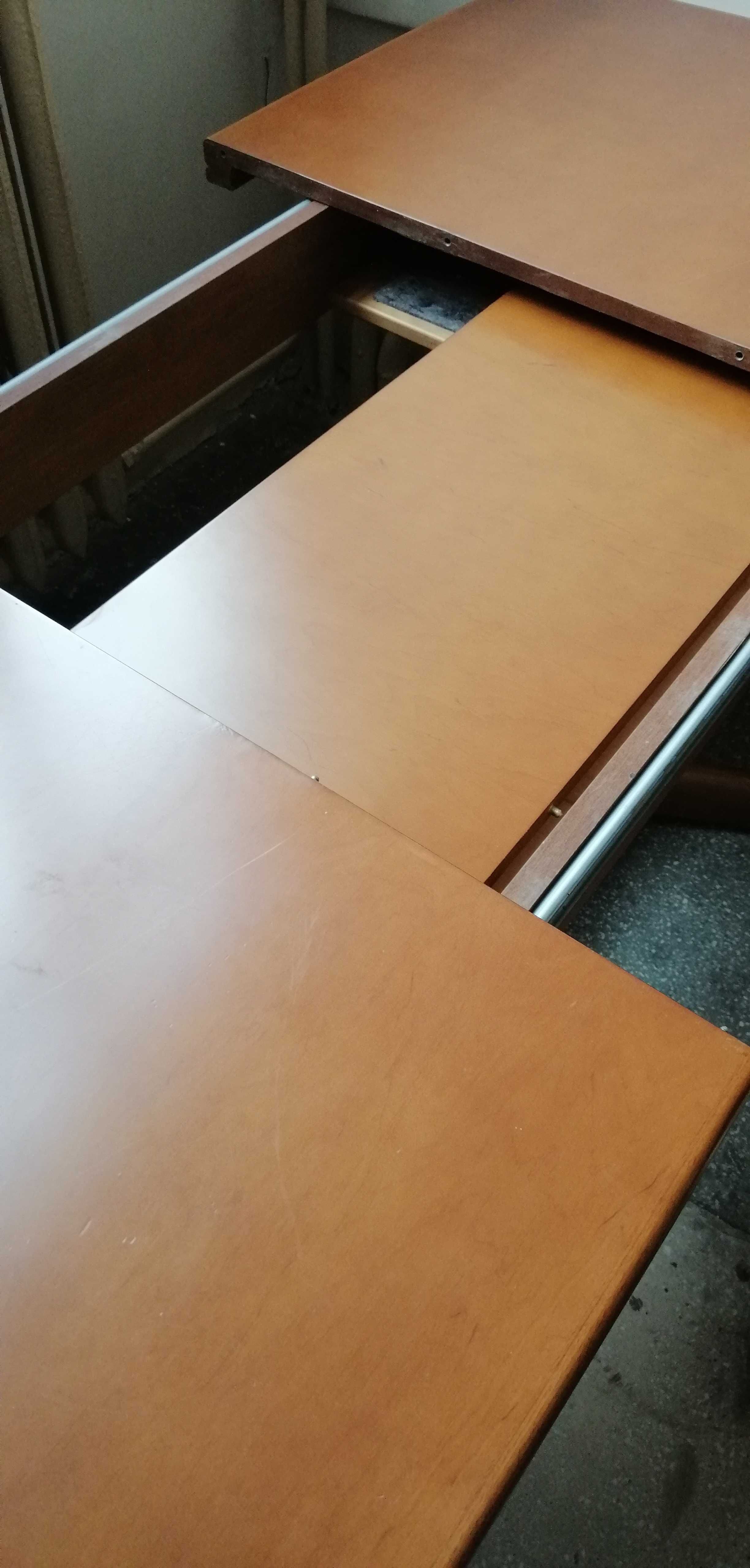 Stół rozkładany do salonu