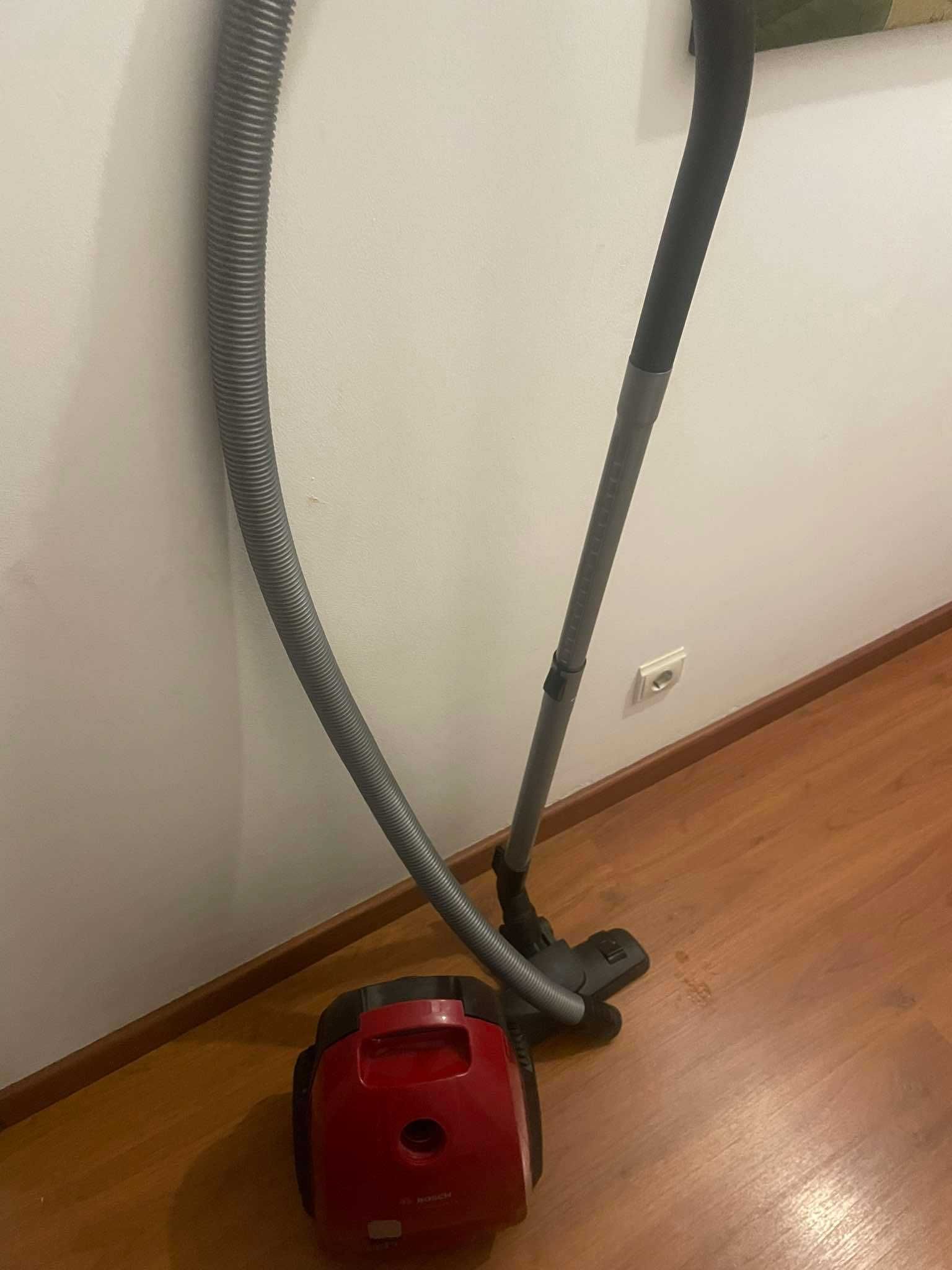 Vendo Aspirador bosch BZGL2A310 com saco