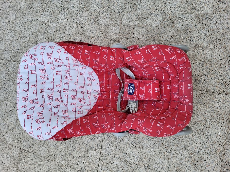 Espreguiçadeira bebé Chicco pouco uso e em muito bom estado