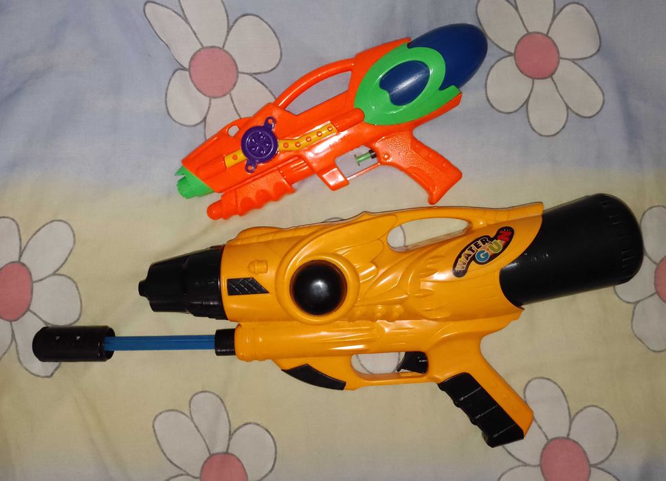Водяные пистолеты