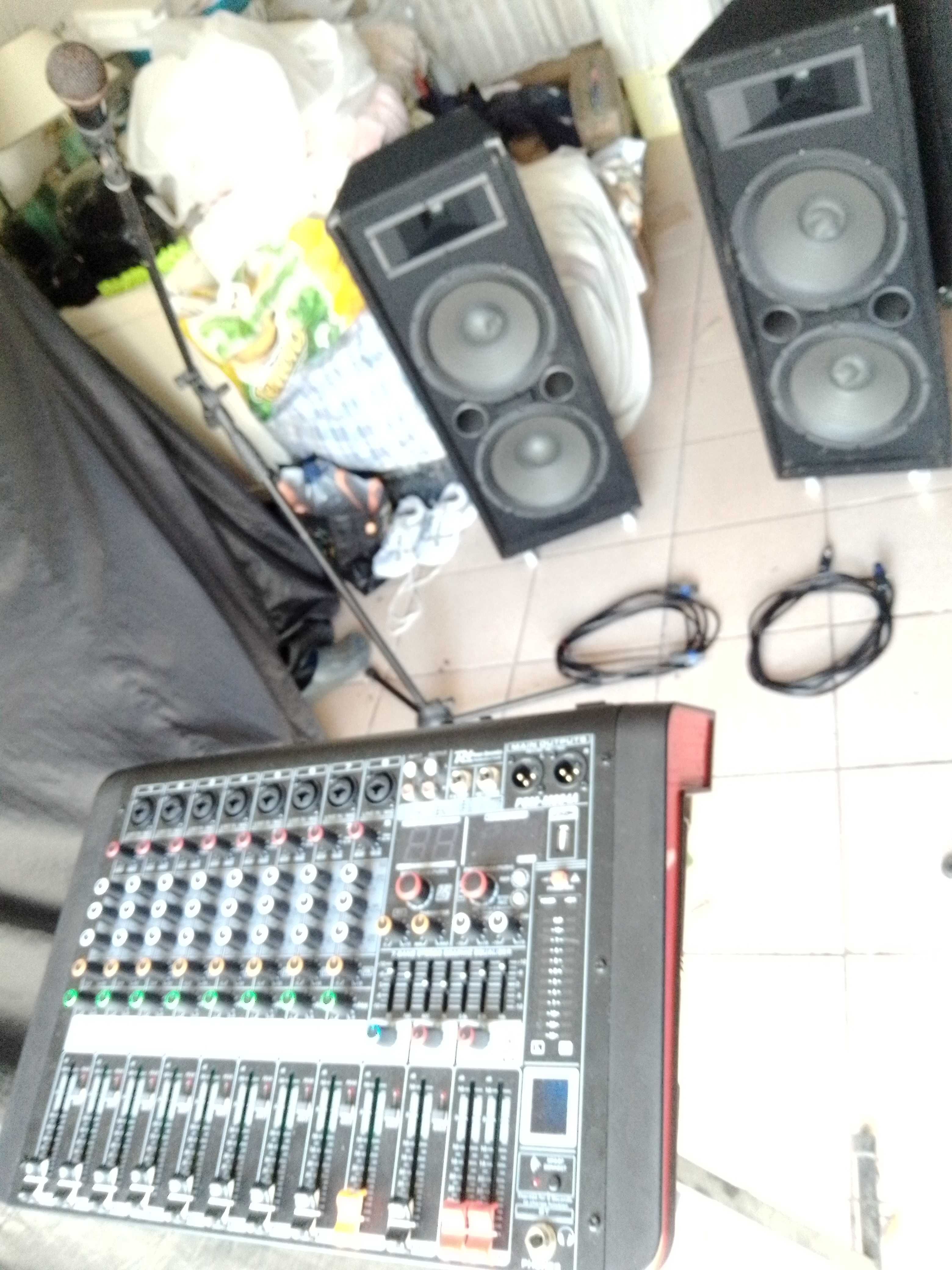 PA completo, pechincha!Mesa amplificada Power Dynami 2 colunas V-sound