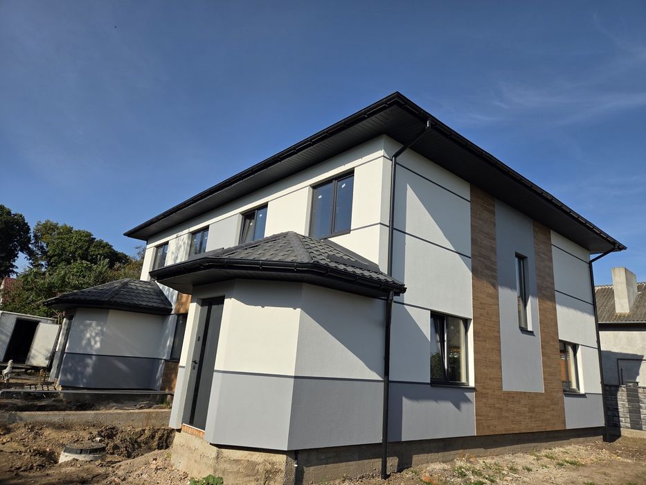 Власник. Продам котедж м.Рівне  вул.Залізнична 5/а Басівкут.