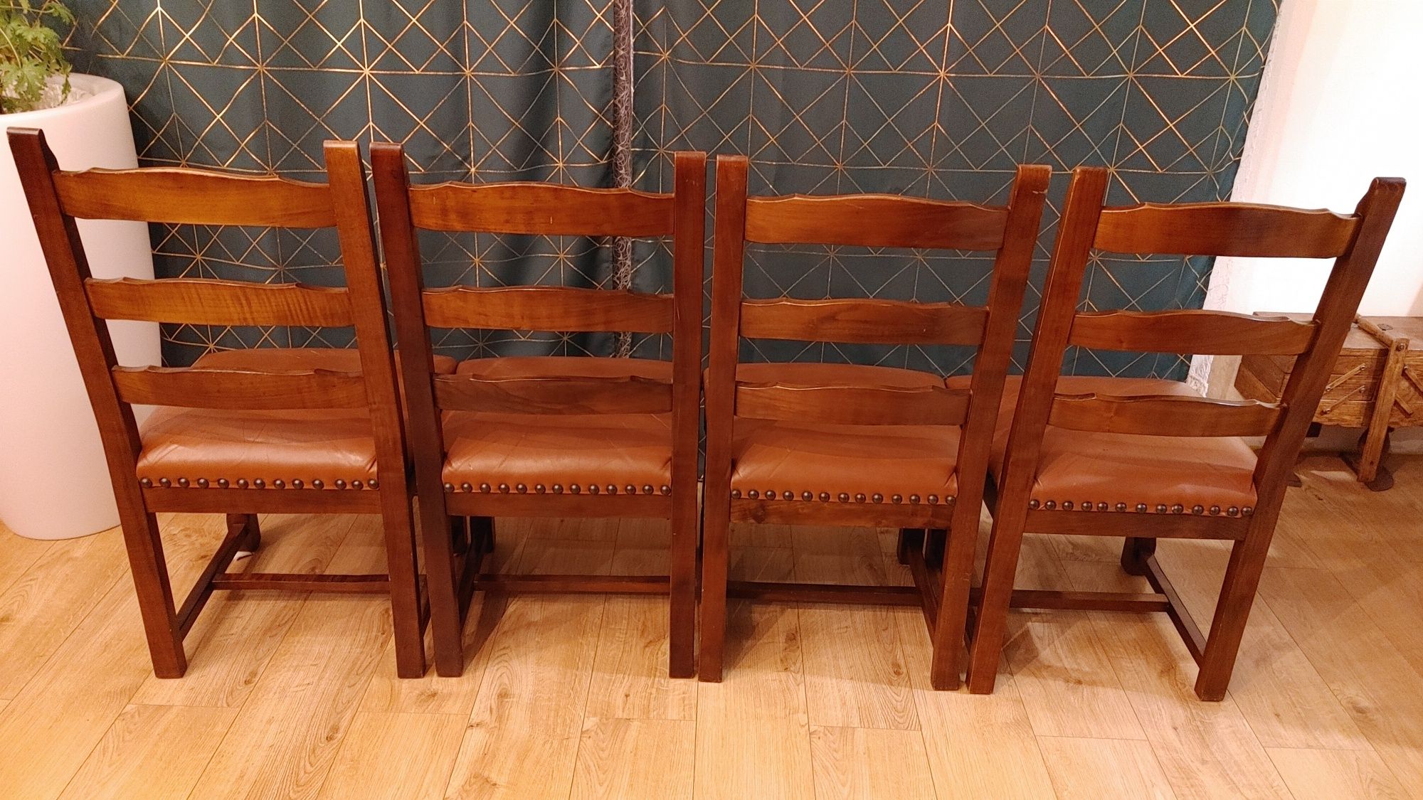 Krzesła drewniane mocne ładne vintage