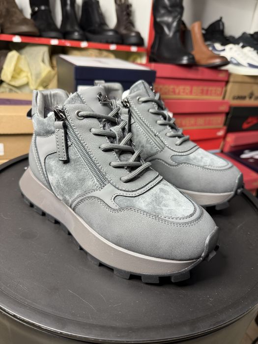 Зимові кросівки в нереально красивому кольорі від виробника Lonza