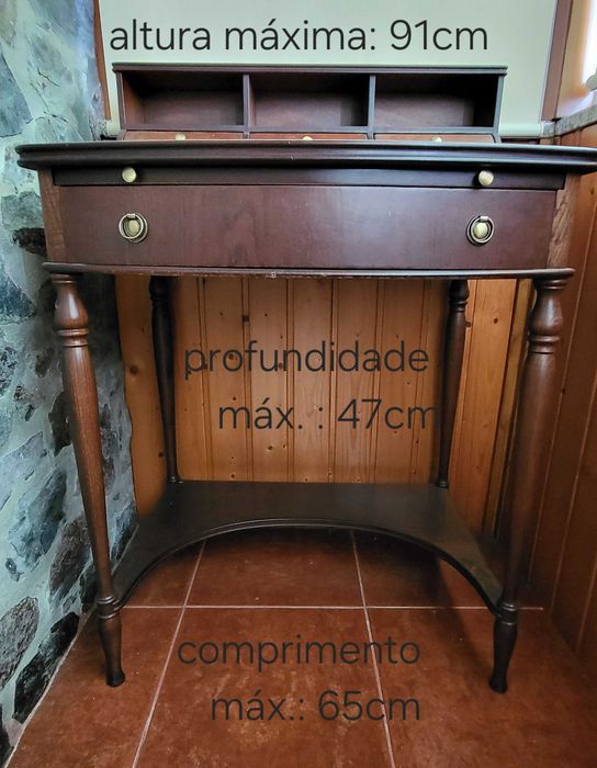 Escrivaninha em madeira