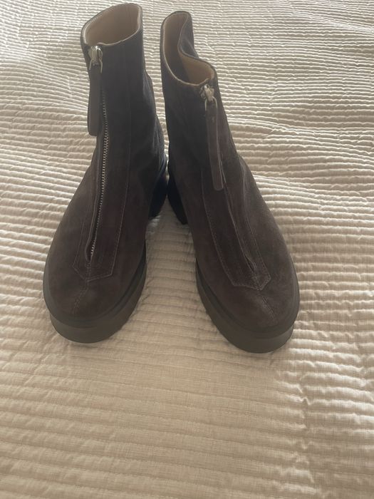 Черевики в трендовому коричневому кольорі