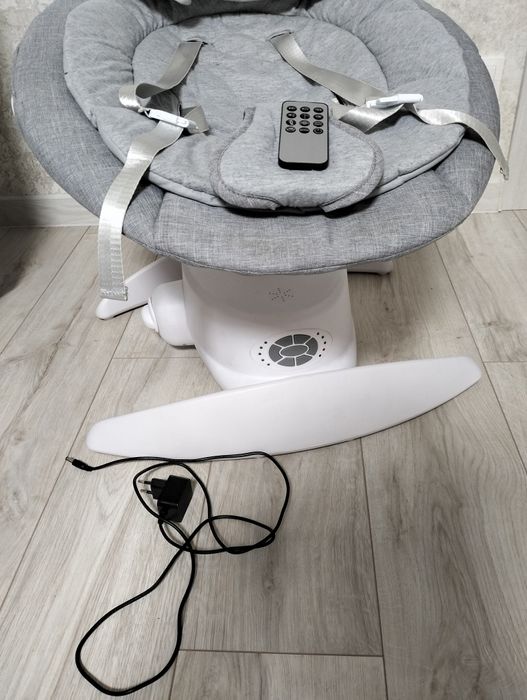 Продам дитячий заколисуючий центр в гарному стані.