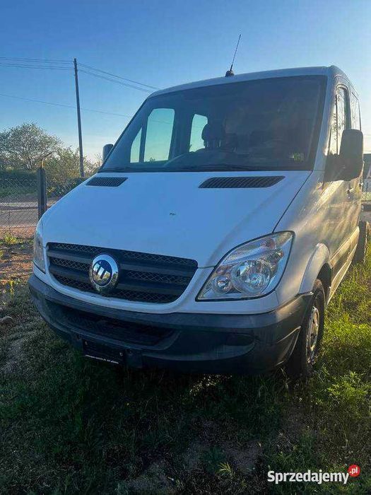 Mercedes 
Mercedes Sprinter електричний док