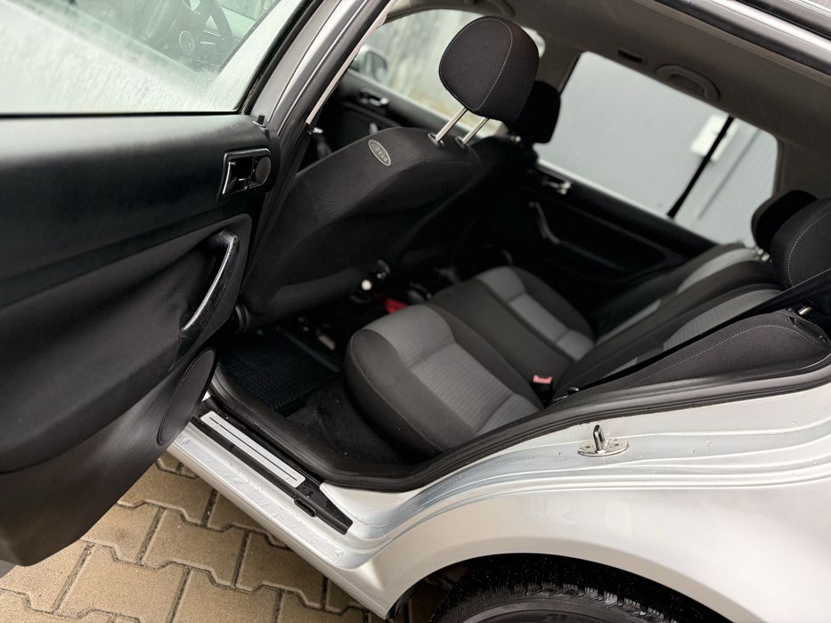 Volkswagen Golf  -2003 року