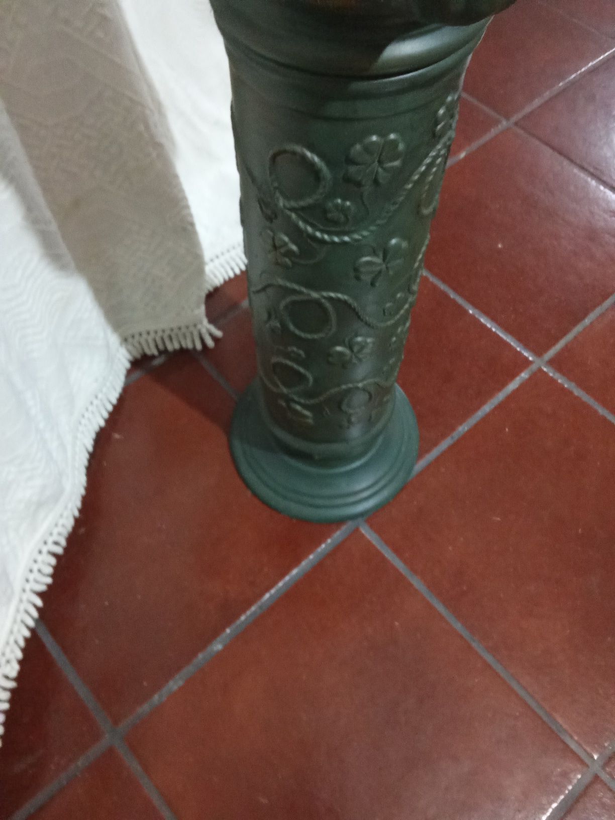 Coluna de suporte para vasos ou estátuas