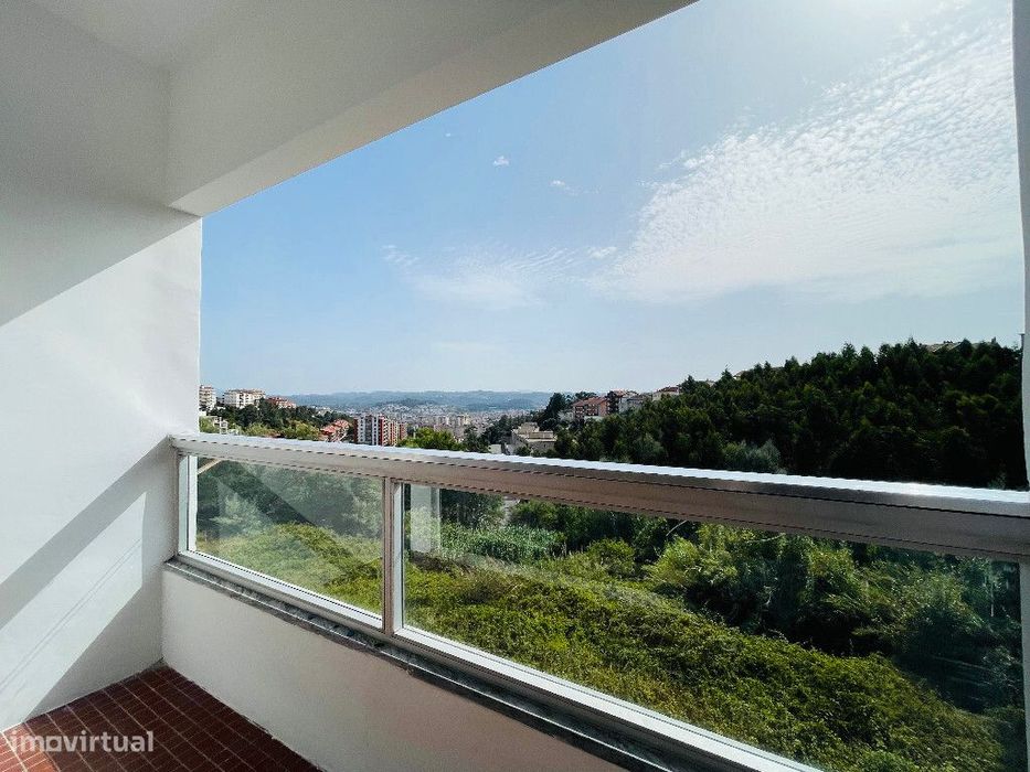 Apartamento T3 com garagem em zona de Olivais