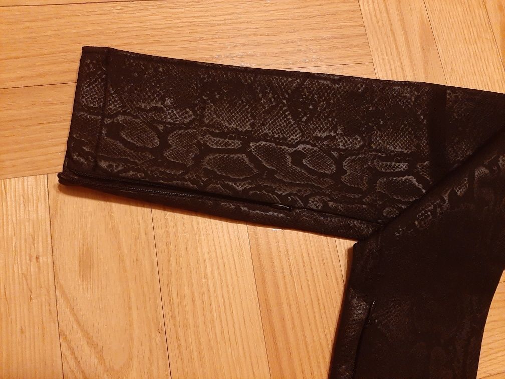 Legginsy czarne z wężowym wzorem, marki Zara, rozmiar S