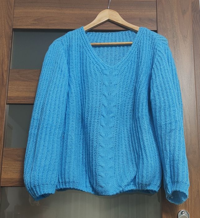 PILNIE sprzedam sweter damski rozmiar uniwersalny kolor jasnoniebieski