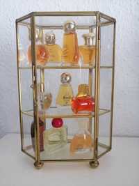 Miniatury perfum plus gablota