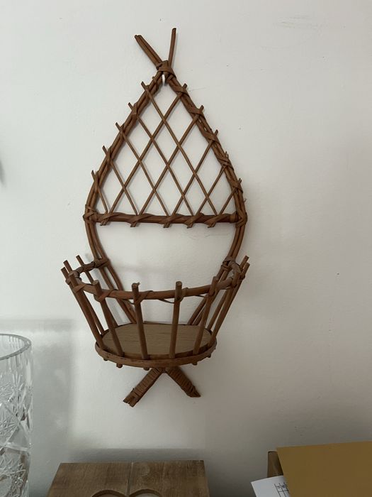 Drewniany kwietnik na sciane PRL