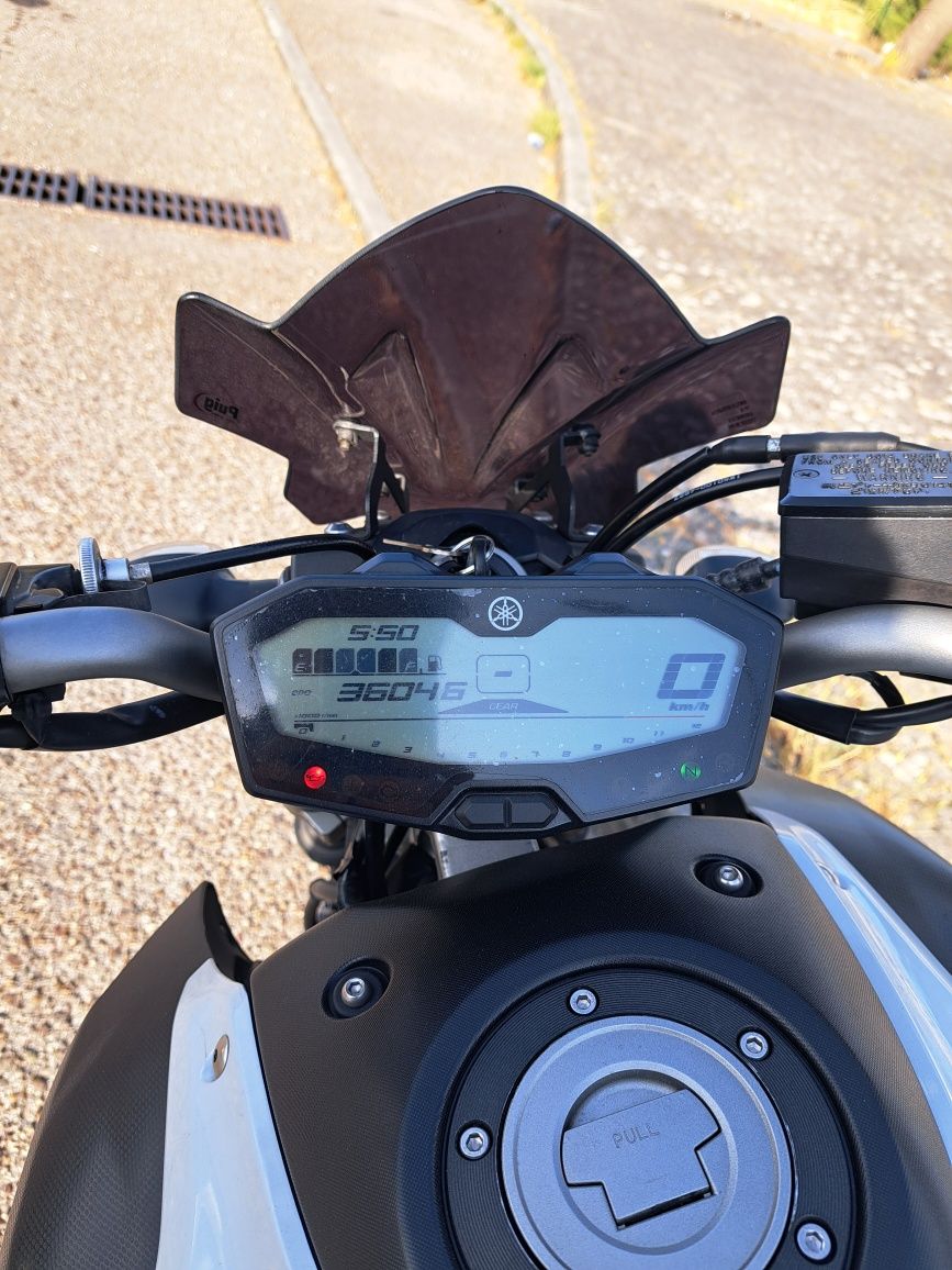 Yamaha mt 07 do ano 2015