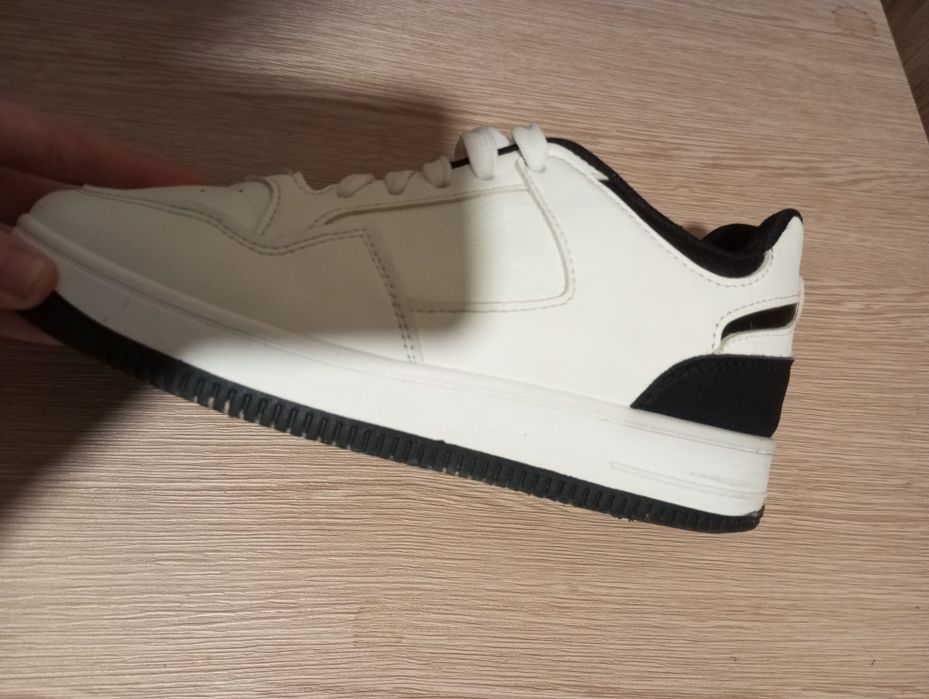 Продам кросівки ідеал