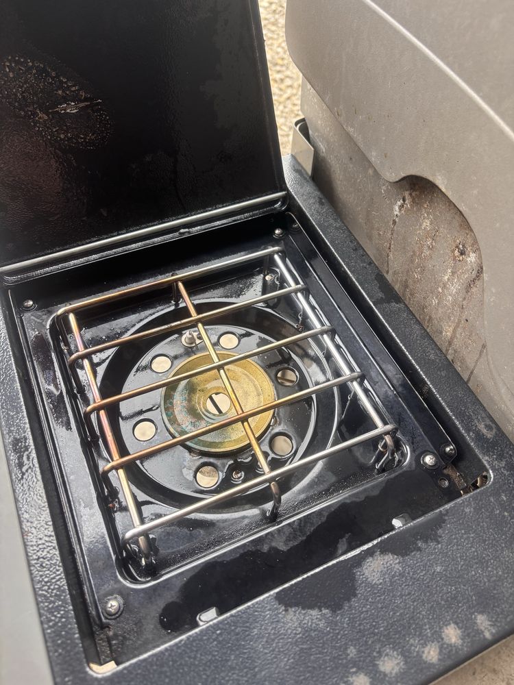 Grill Gazowy Weber z palnikiem bocznym