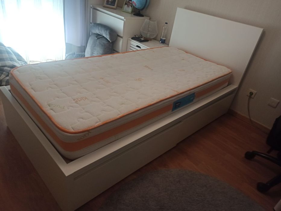 cama ikea c/estrado e colchão