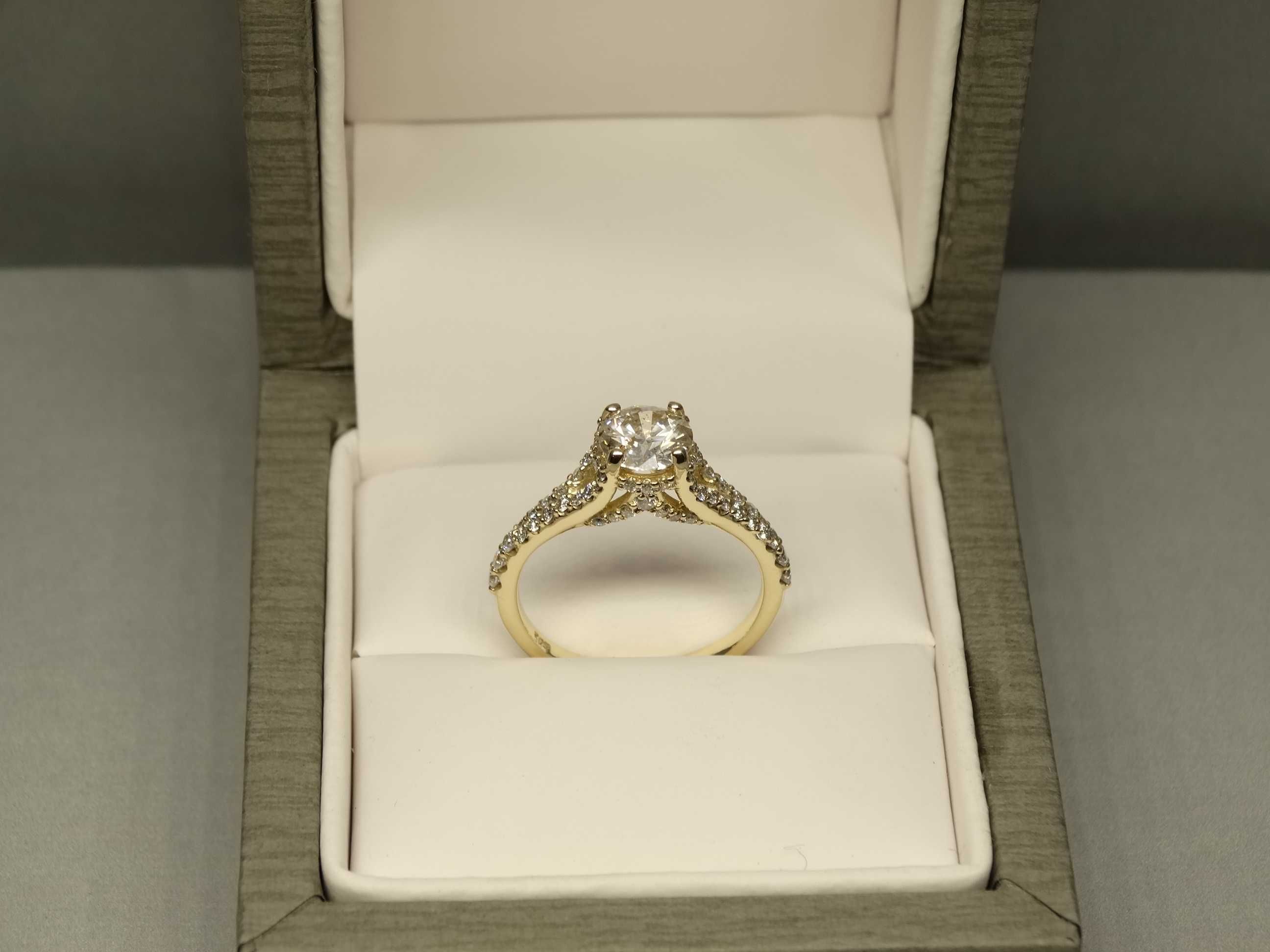 Pierścionek zaręczynowy z diamentami 1,5 CT GIA HRD