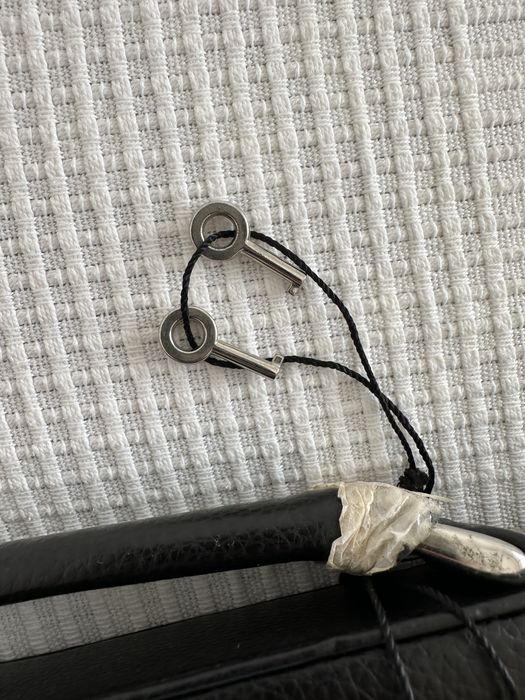 Skórzana aktówka z metką