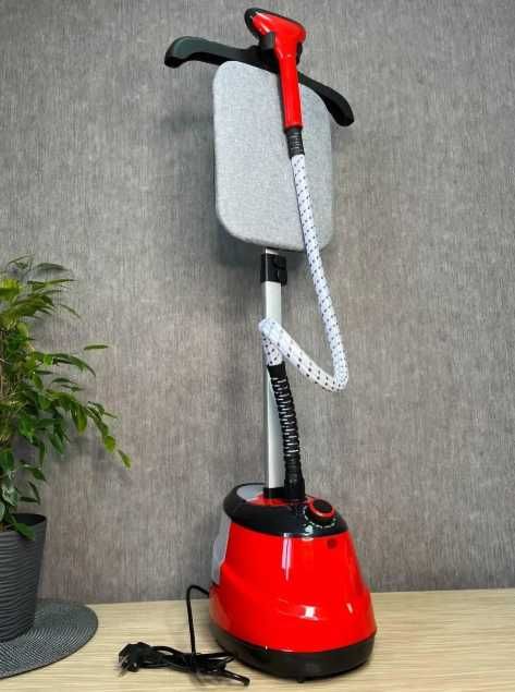 потужний вертикальний відпарювач для одягу зі стійкою праска