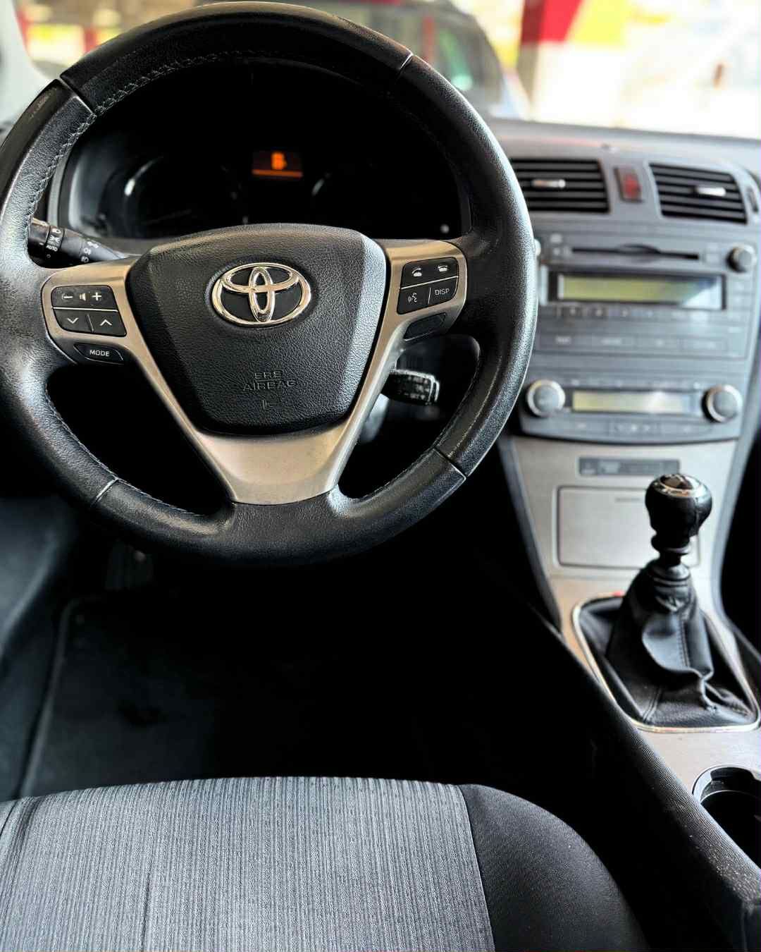 Toyota Avensis D4-D baixa Quilometragem
