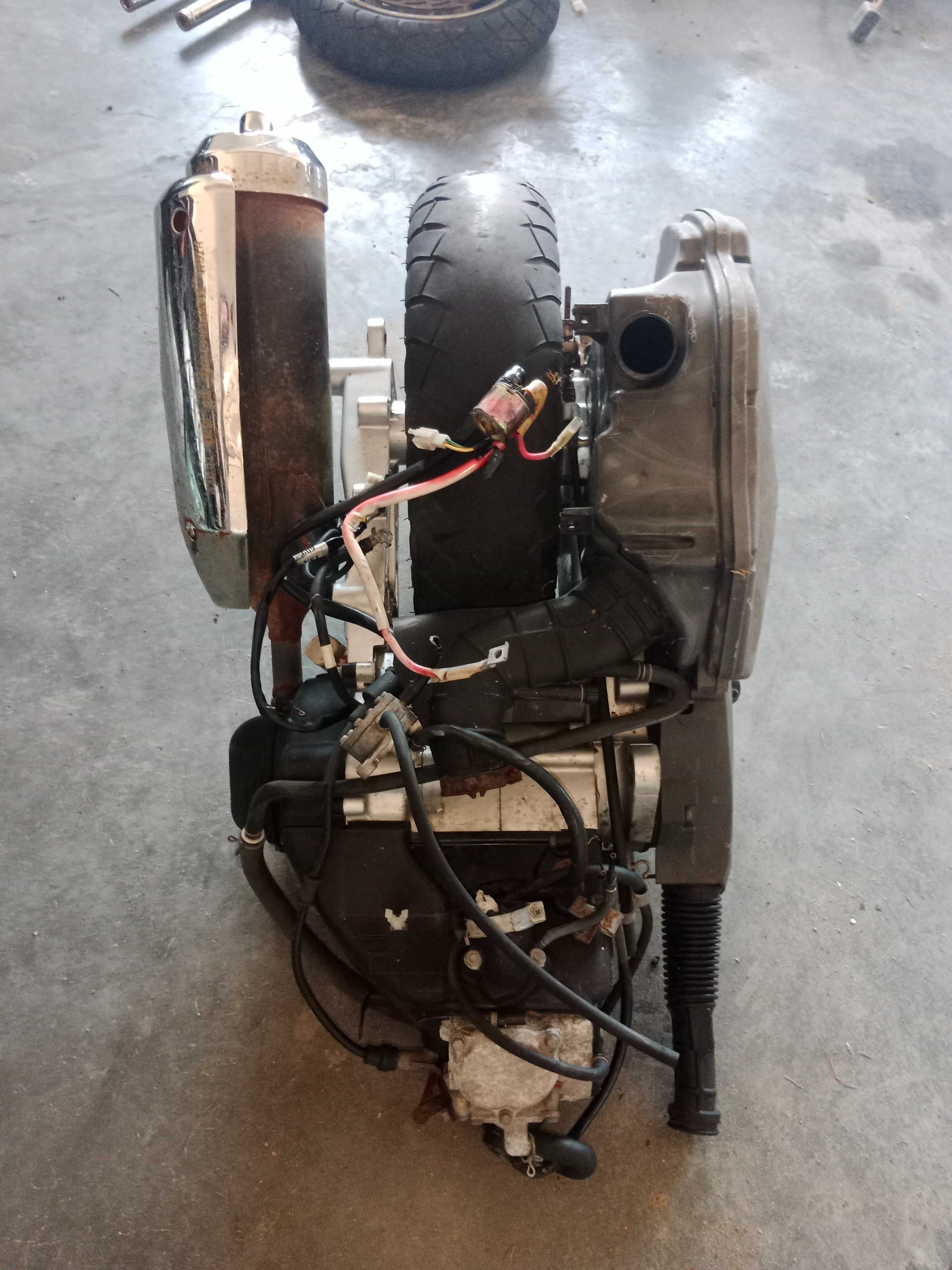 sym vs125 vs 125 silnik W STANIE NIE ZNANYM koło felga tłumik głowica