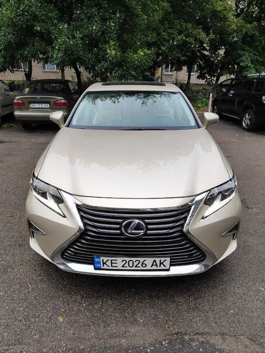 Продам Lexus ES 2012