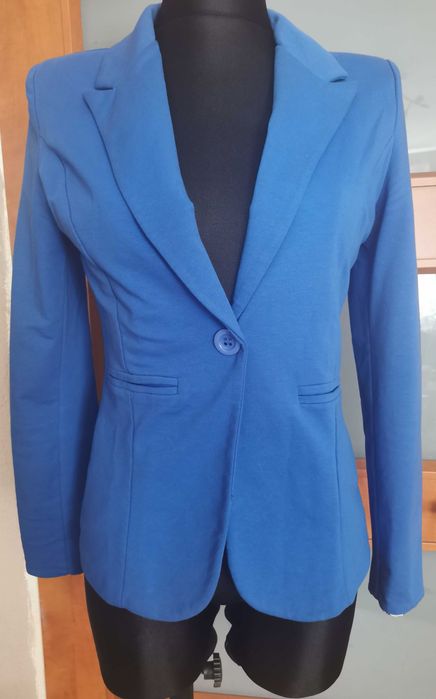 niebieska taliowana marynarka żakiet elegancki kwiatki